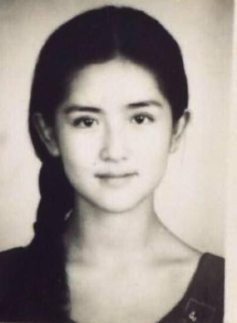 主持人谢娜大学时期旧照曝光 浓眉大眼气质不凡