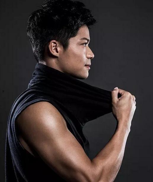 田径苏炳添硬汉肌肉咄咄逼人
