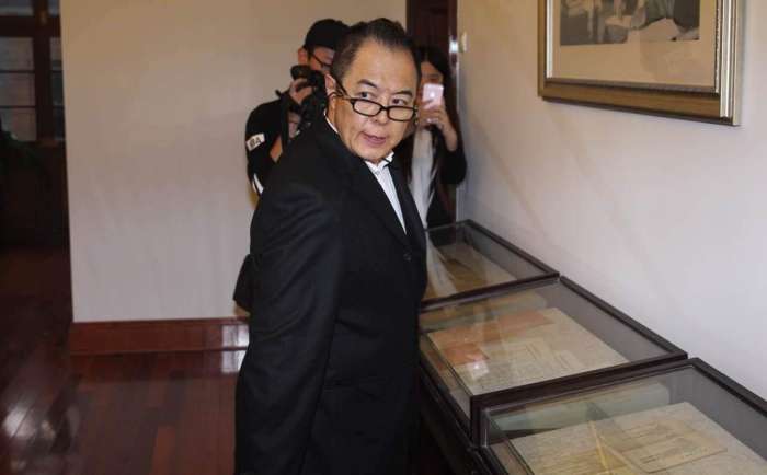 她是徐静蕾同学北影校花, 为张铁林生女被抛弃, 如今胖成路人大妈