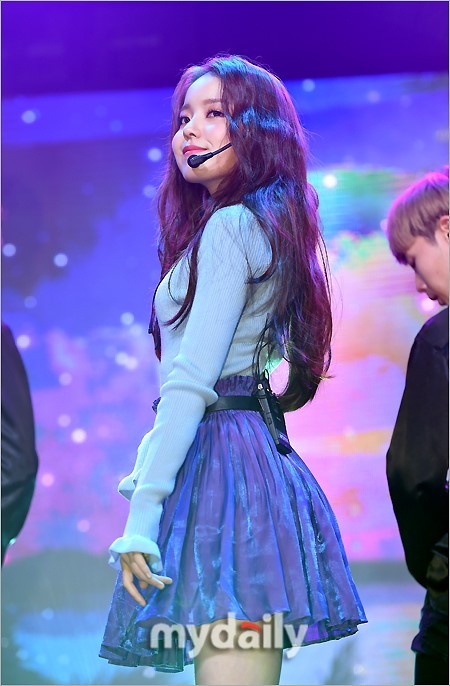 韩国新人女歌手rothy首尔举行出道showcase
