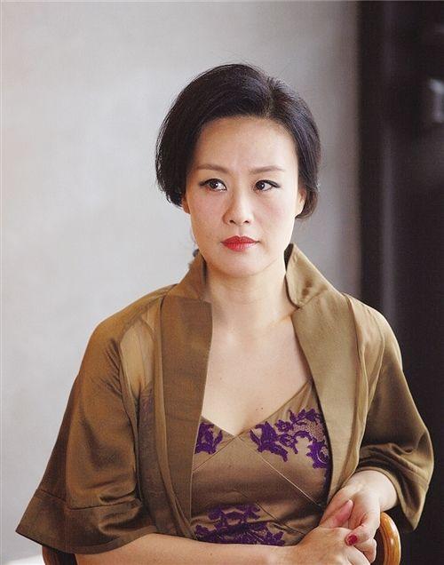 与孙俪同演甄嬛,为进好莱坞在美国当保姆|邬君梅|孙俪|陈冲_新浪新闻