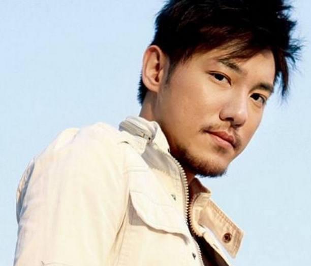 他是刘德华的"干儿子",出道19年一直用真名只因怕母亲找不到他