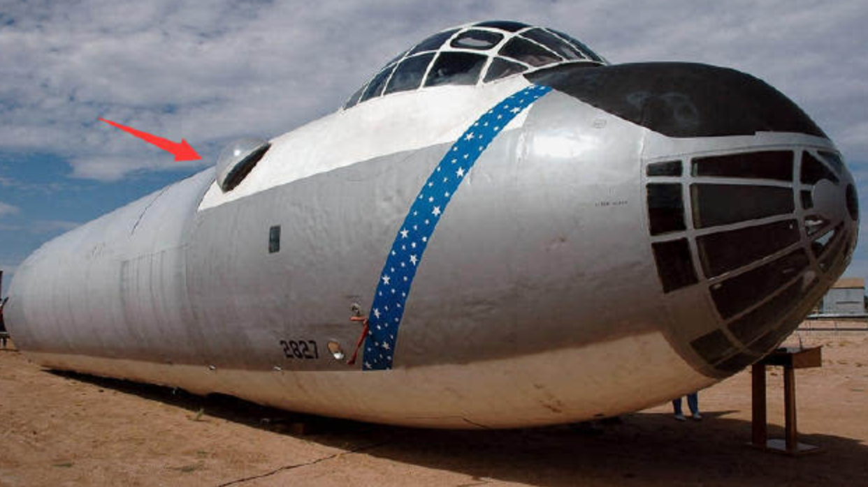 世界上最大的轰炸机!采用10台发动机,能够挂载两架战斗机!