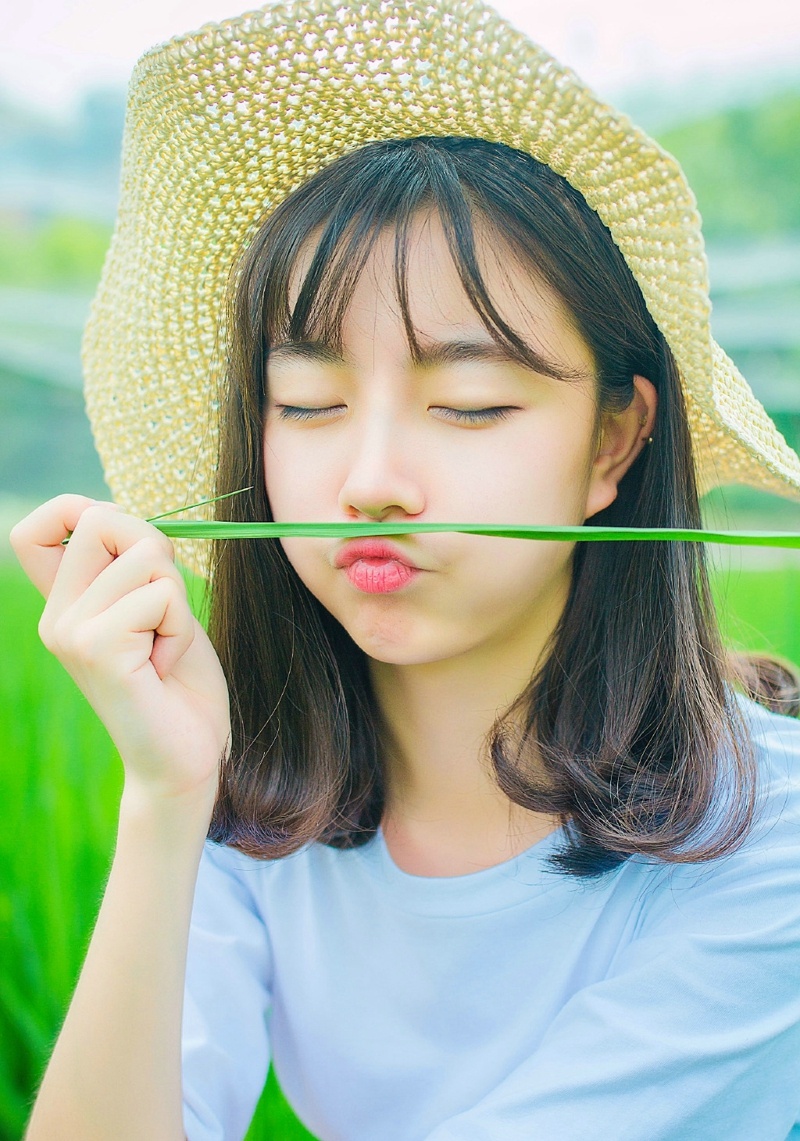 明媚天空下的清新美女卖萌嘟嘴写真集 @微相册 @微博摄影