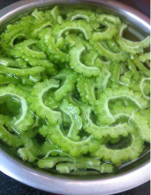 苦瓜泡水喝具体有这七个养生治病功效