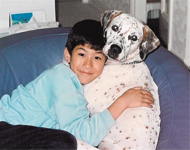 答案:周星驰第6位原来小时候也有胖过,而且小时候有点男生女相呢!