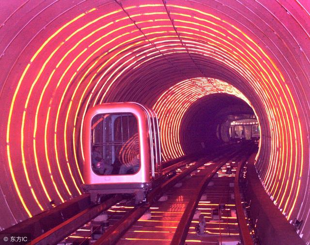 进入时空隧道之后真的可以回到过去,挽救不可逆的遗憾吗?