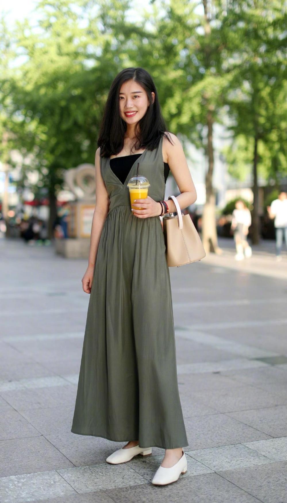 路人街拍高分潮人美女杭州街头摆拍