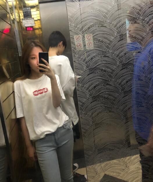 uu在卢本伟面前做上香动作 就不怕他一怒之下直接分手吗?