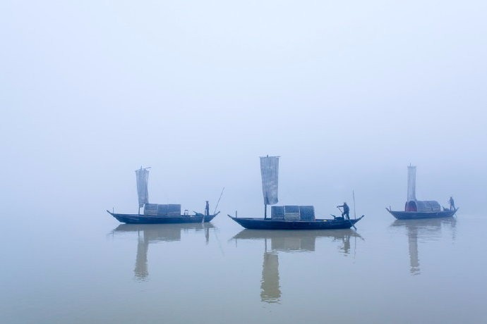 清晨雾浓几艘船,隐隐约约挂白帆|弄水|烟波江|河清_新浪新闻