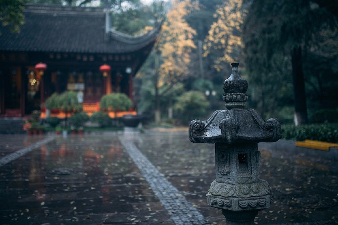古寺风烟又一秋,山间苍翠月光流|古寺|夜雨|灵隐寺_新浪新闻