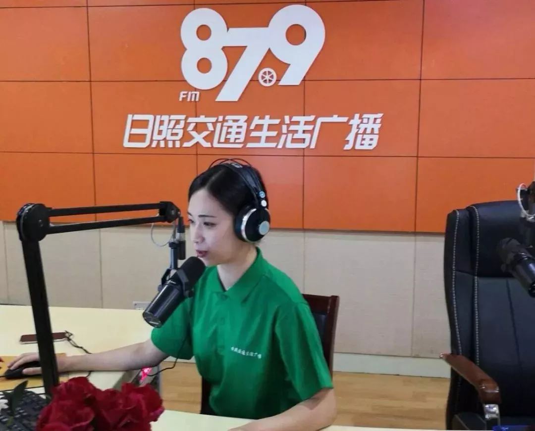 正能量!日照一伤者手臂断开,广播电台联合交警紧急开道救援!