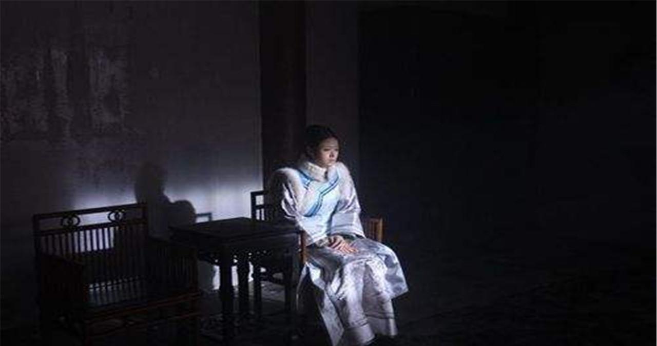 皇帝把妃子打入冷宫,太监满心欢喜跟过去,有什么不可明说的门道