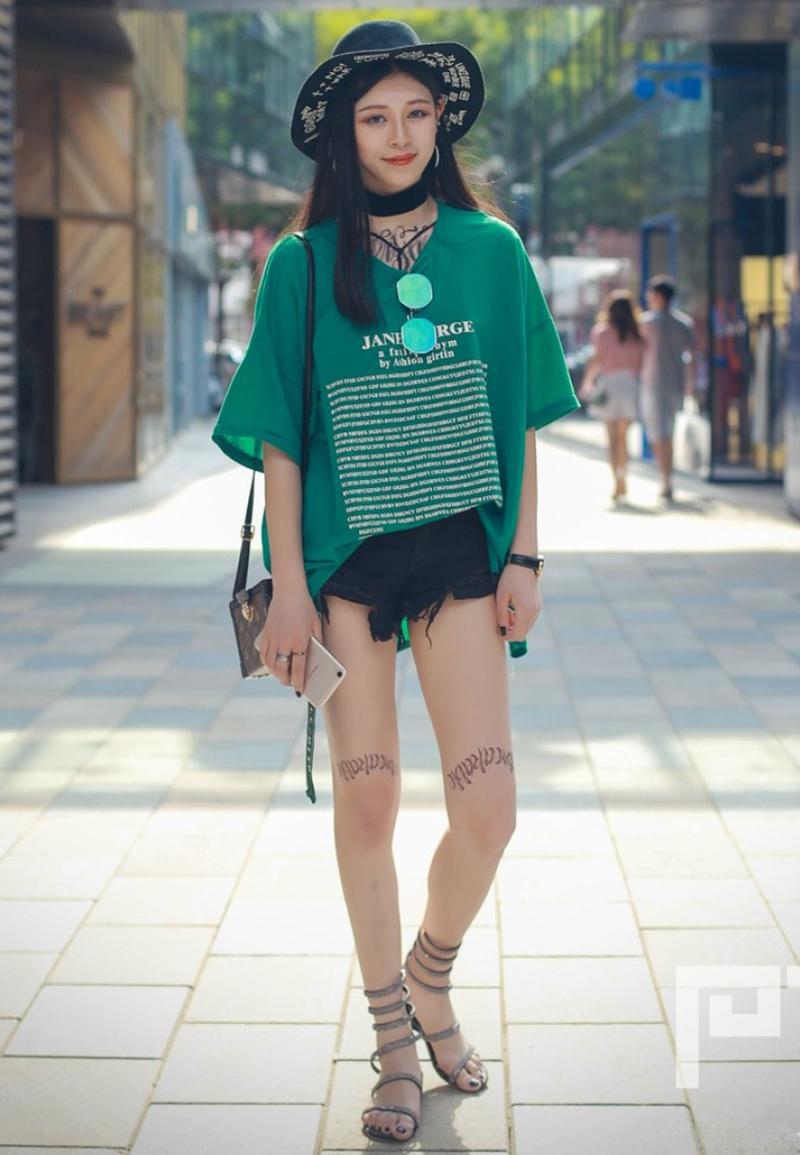 纹身街拍霸气的纹身竟然纹在如此漂亮的美女身上