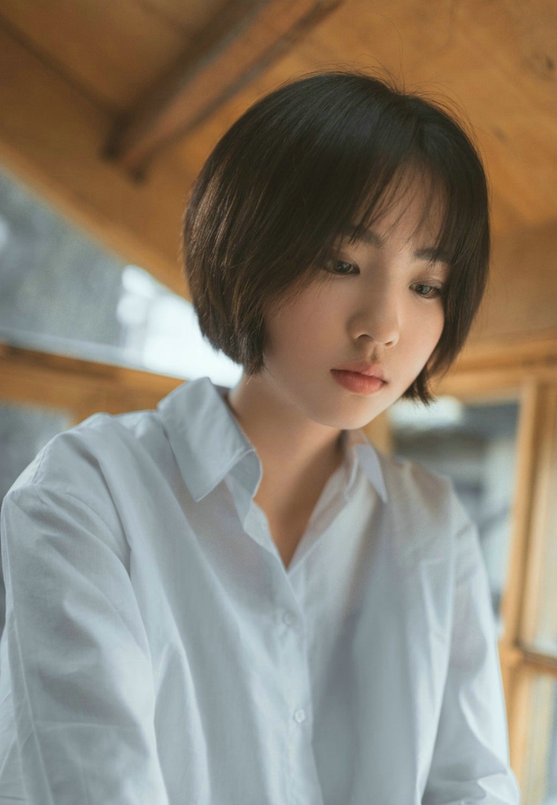 短发舒适衬衫美女安静侧颜美丽写真集 @微相册 @微博摄影