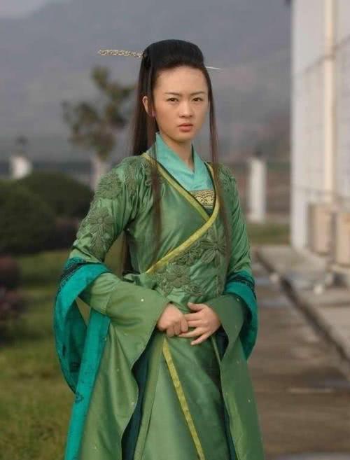 直到2012年的年代抗战剧《民兵葛二蛋》,童谣凭借对剧中女主角"孟喜子