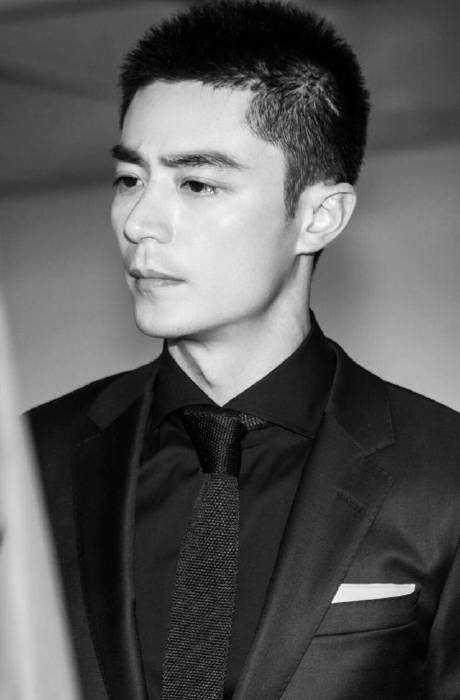 从《声临其境》再度翻红的朱亚文,那声让人毫无抵抗力的"宝贝儿"就是