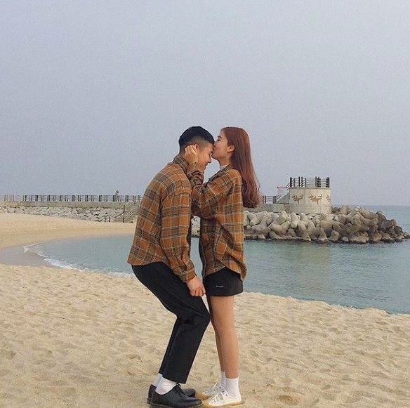 气球秀恩爱用叠影让女孩像是奔入男生的怀抱中,照片会给人感觉两人