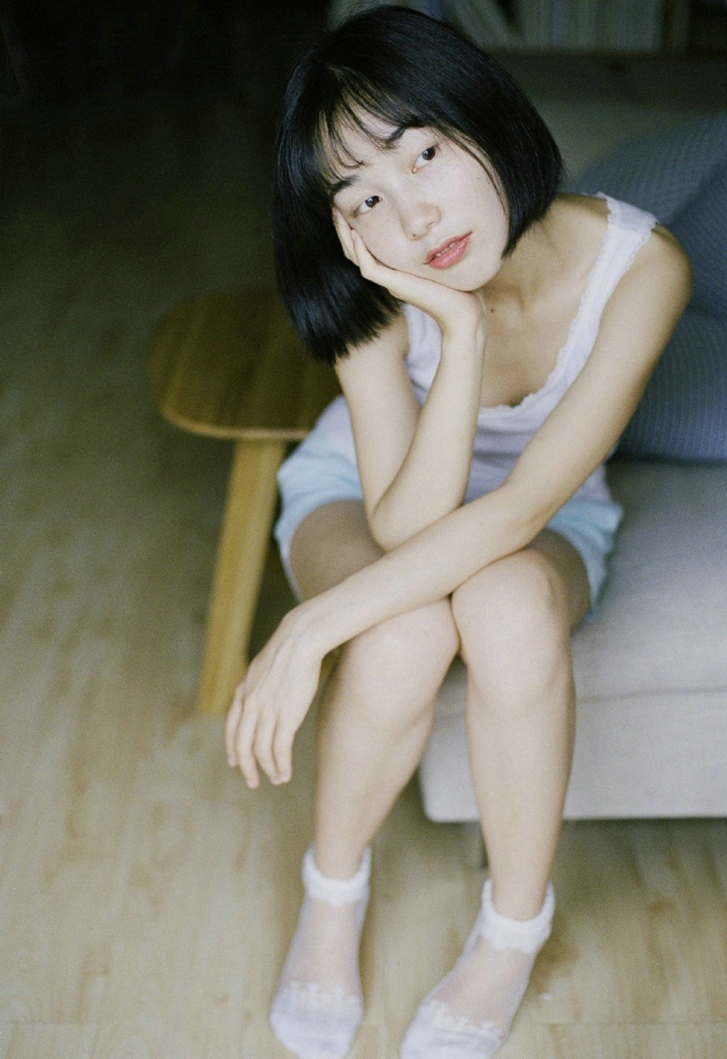 短发素颜妹子悠闲慵懒愉悦私房时光写真集