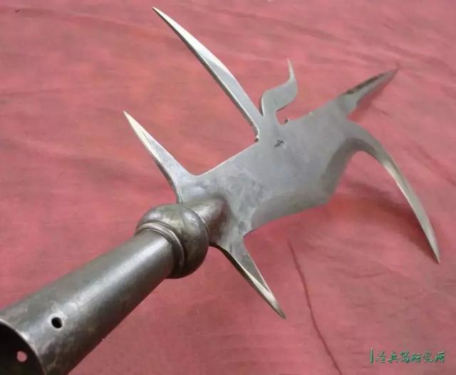 对抗骑兵和破坏方阵数它最凶残:16世纪初意大利式钩戟鉴赏