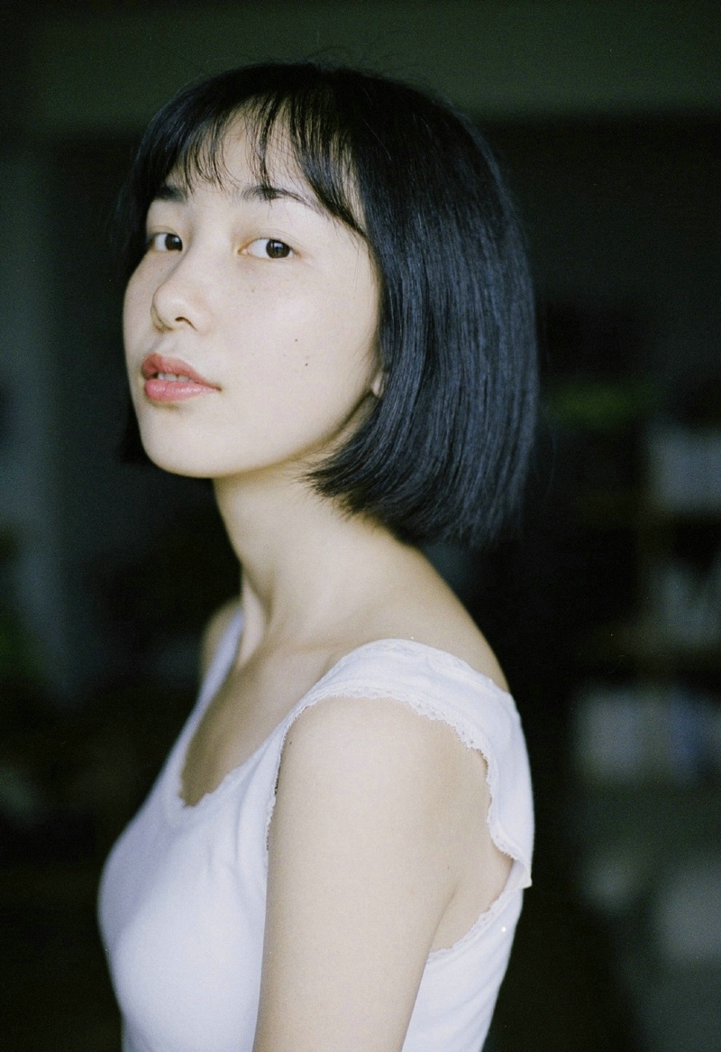 短发素颜妹子悠闲慵懒愉悦私房时光写真集