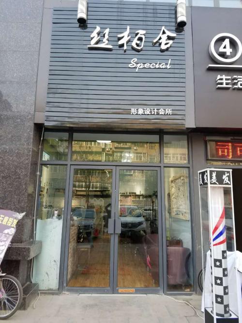 理发店门口为什么都会放一个彩色的柱子?原来是这样