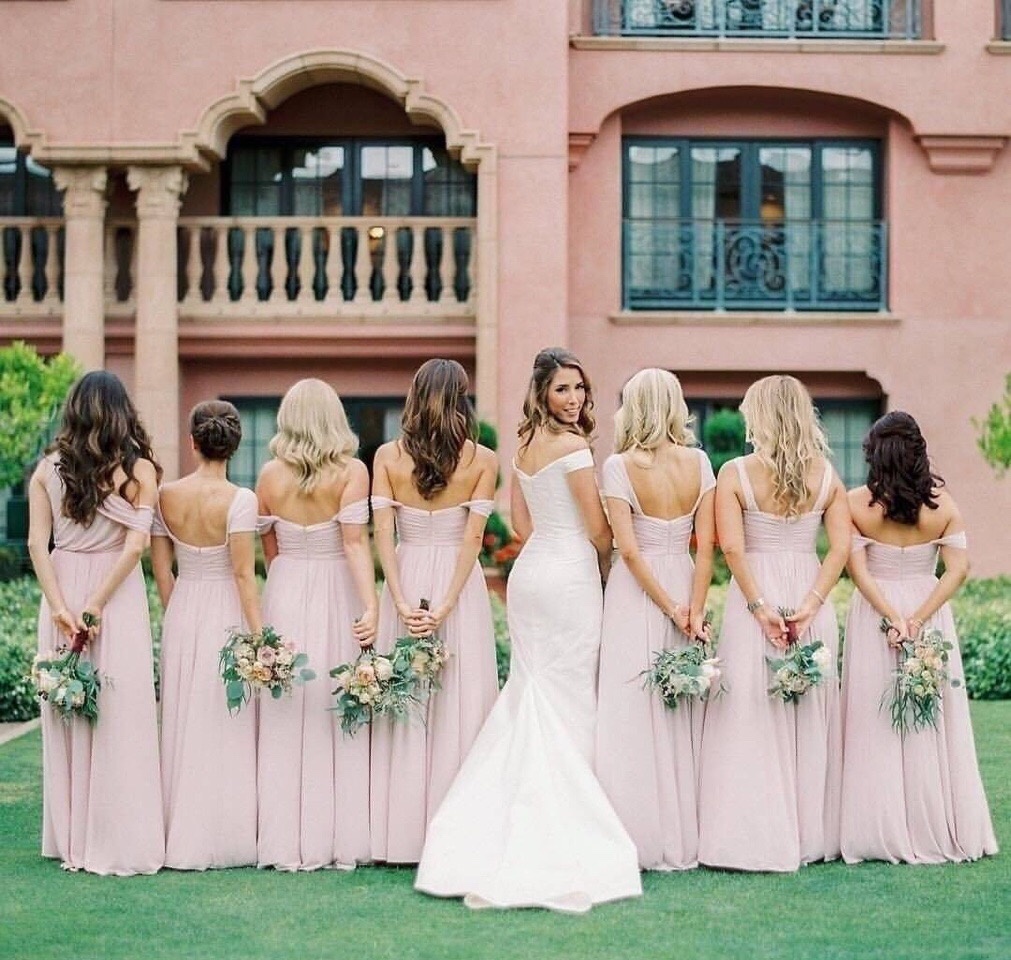 伴娘团数量要多,颜值要高,气势要足