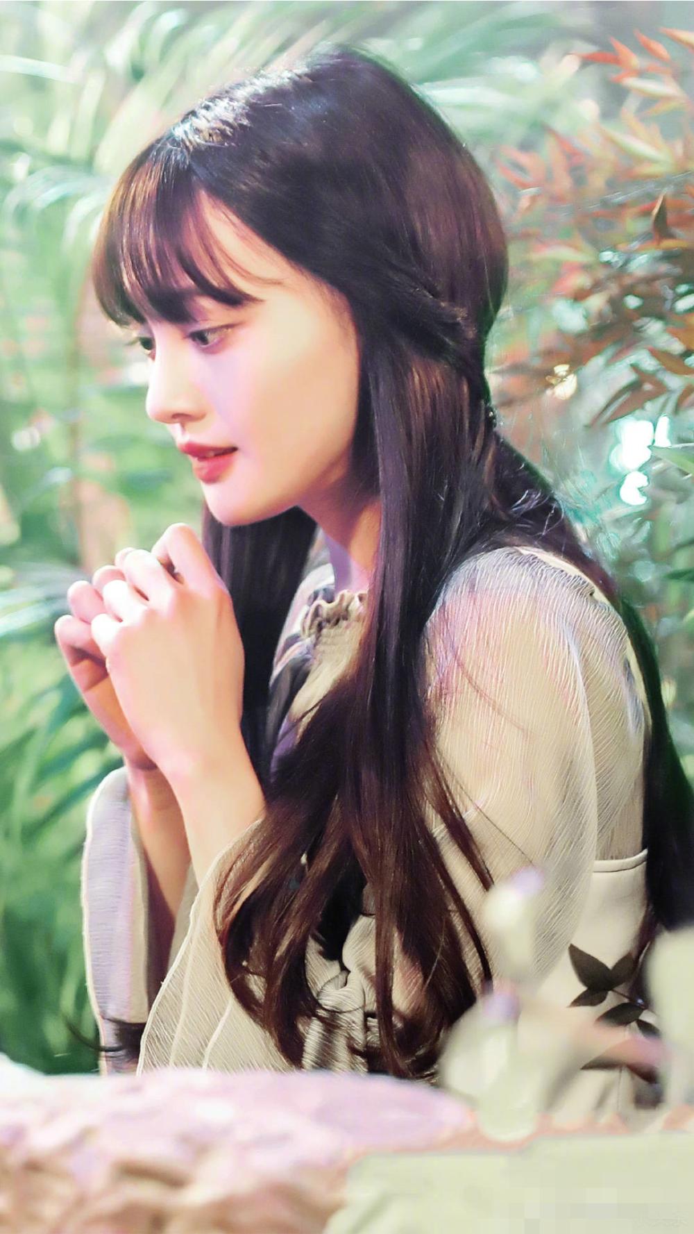 最近被郑爽的长发给刷屏了,感受一下来自她的颜值暴击