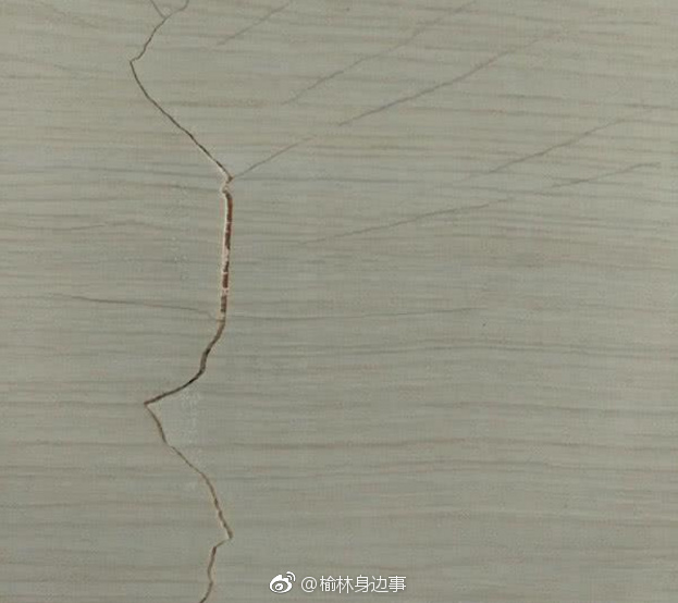 伟业牌双面板材开裂起皮遭用户投诉经销商正在协商处理