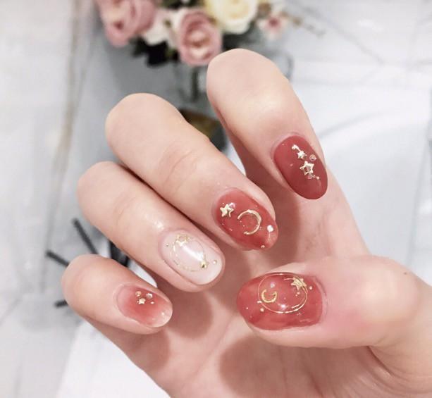 精选16款秋季时尚的美甲造型