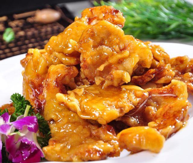 地道的东北菜,分量足,能吃饱,吃不腻,有一位明星还很爱吃!