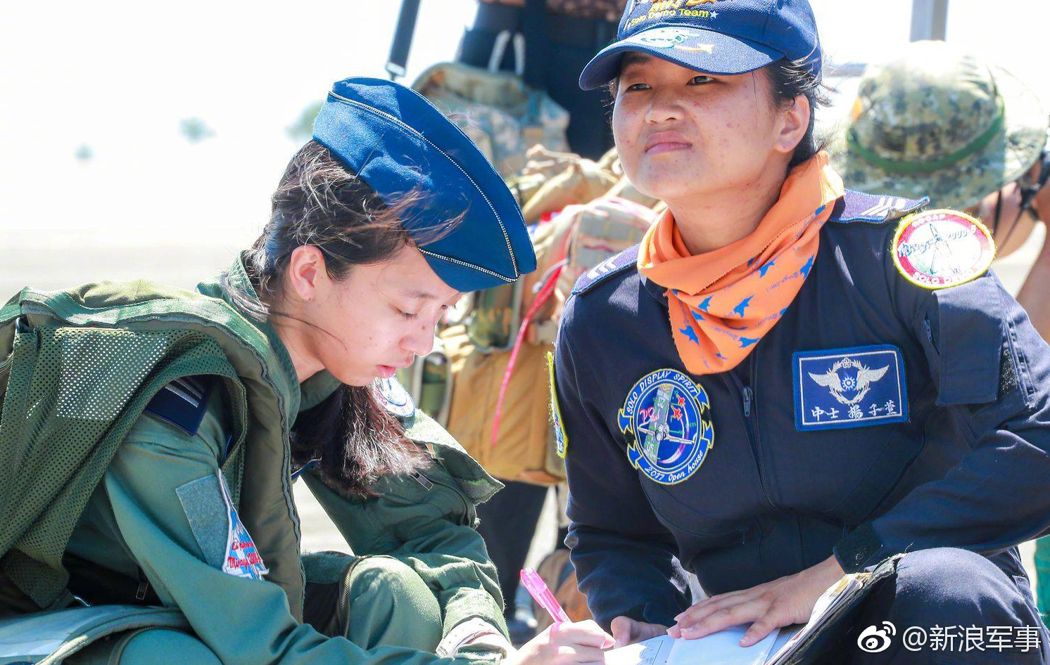 台湾为三款主力战斗机配女飞行员 首次同台亮