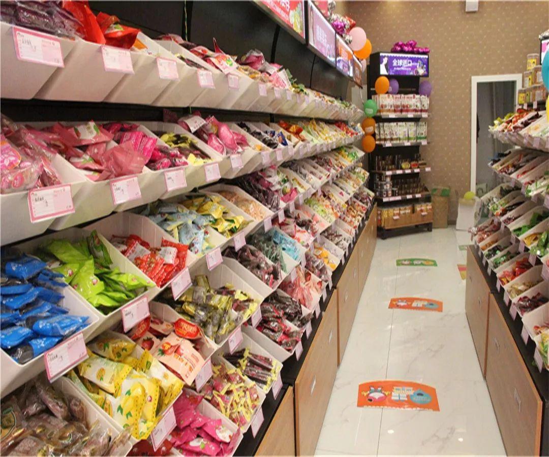 悠闲生活,百味俱佳 悠百佳零食铺开业,激发你的味蕾!