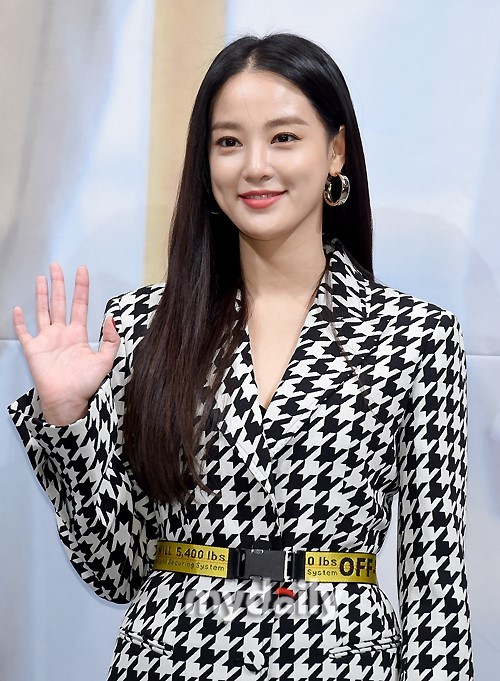 李浩沅李周妍出席新剧《马成的喜悦》发布会