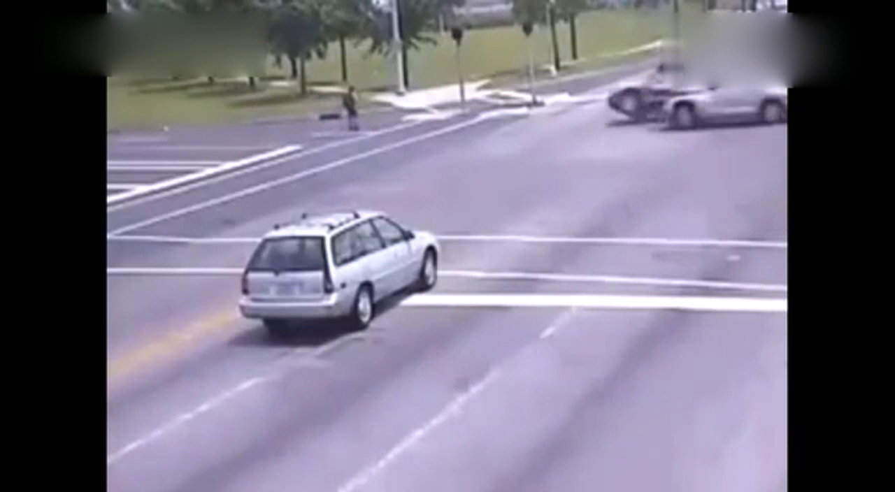 行人过马路被撞车主需要负全部责任吗 很多车