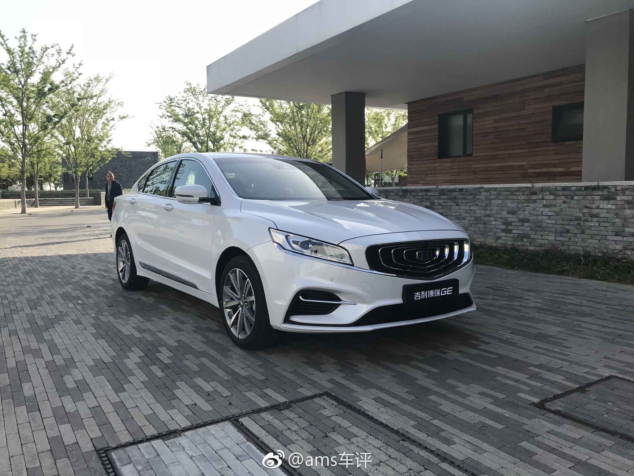 吉利博瑞ge于4月9日正式首发亮相相比现款博瑞