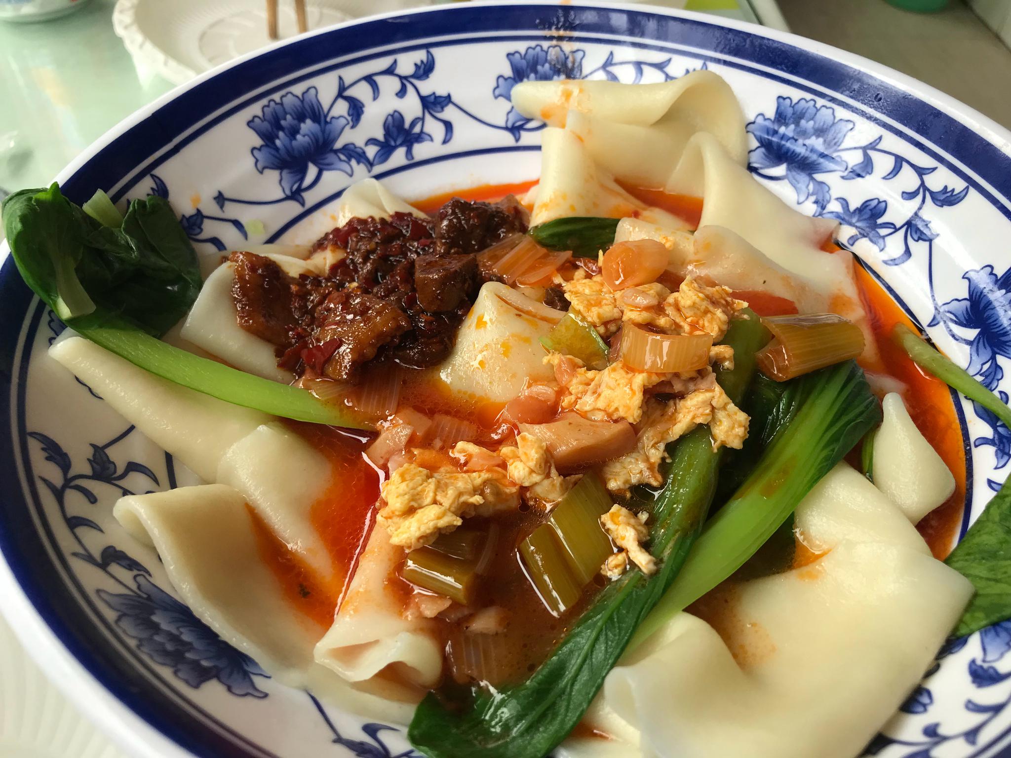 终于找到白嘉轩手里捧着的这碗面了够宽西安秦炎裤带面