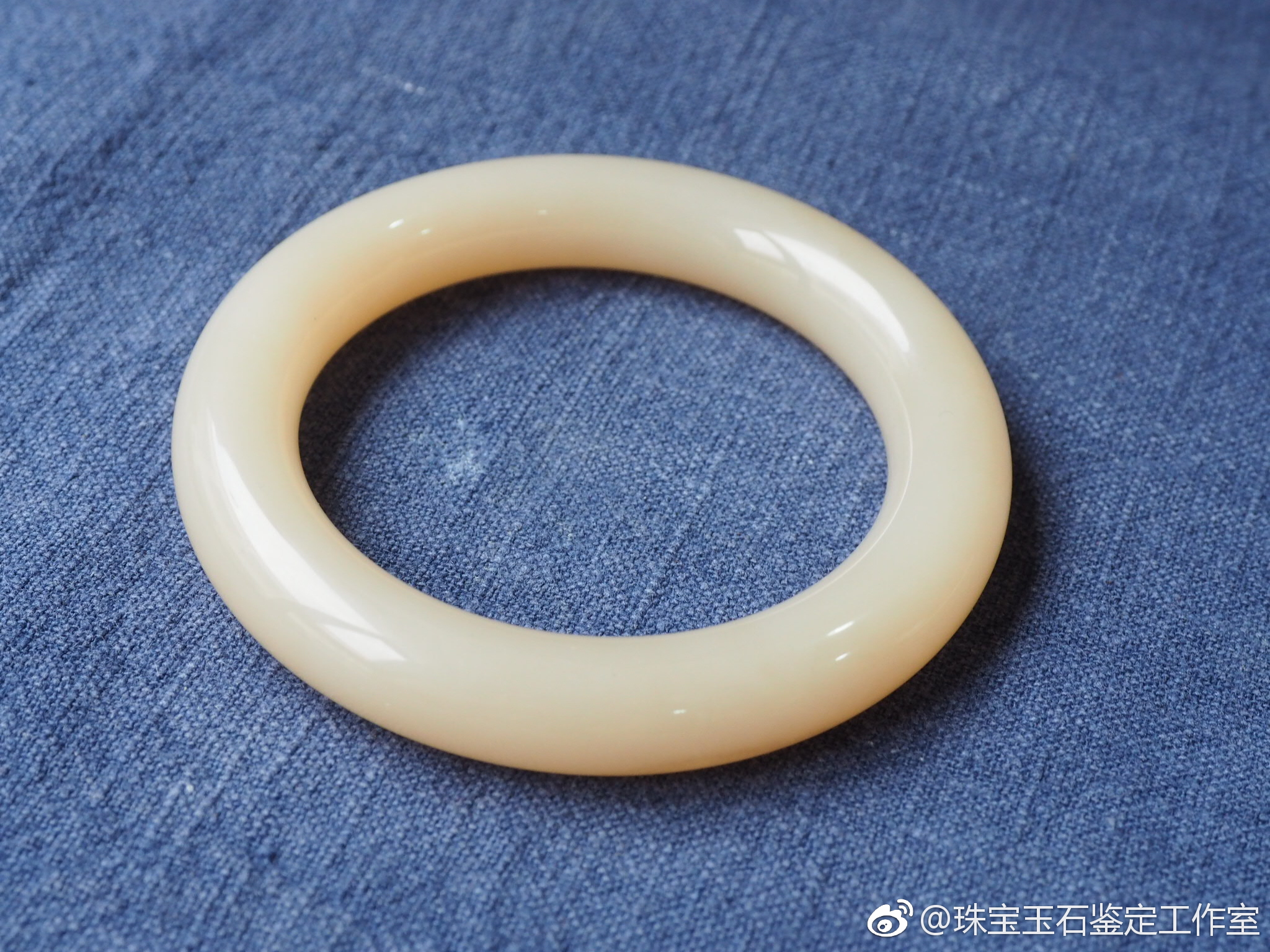 藕粉色和田玉主要产自青海是唯一一种天然粉色的和田玉