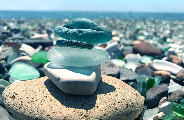 世界上最美的沙滩遍地都是宝石却因中国游客即将消失