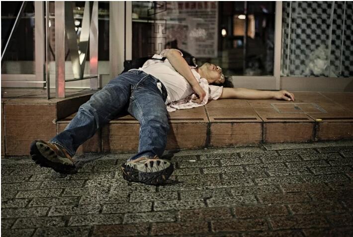 聚会|失态|台阶_新浪新闻