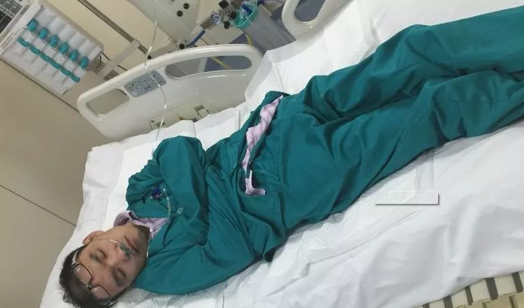 经常有超过24个小时的值班制度,连续的高强度工作,极易罹患上心脏病