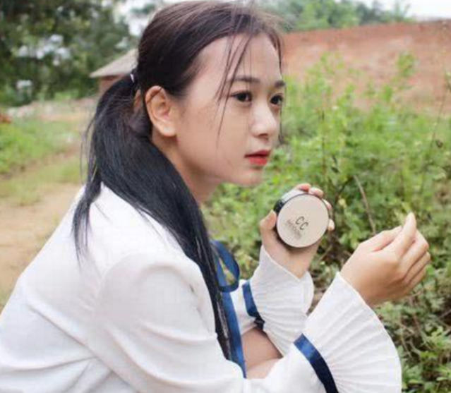 抖音网红熊小小如是一家化妆品牌的董事长,真