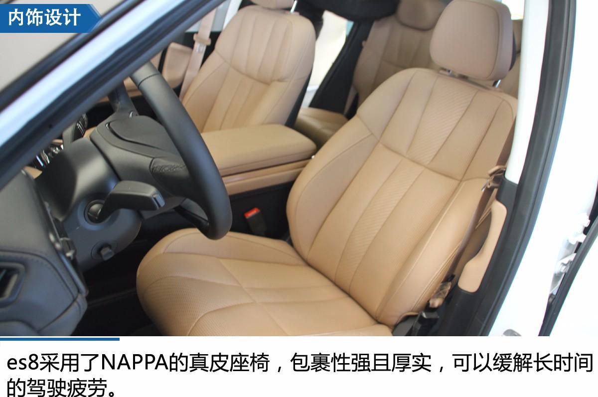 新车内饰采用了nappa真皮包裹,并且两块液晶屏点缀了车内的未来元素.
