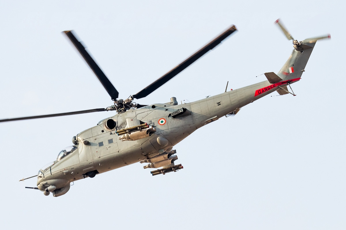 苏联俄罗斯武装直升机的先驱者米24型雌鹿武装直升机