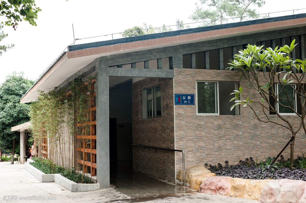 90后女子去厕所忘拿纸意外发现角落有纸打开一看傻眼了