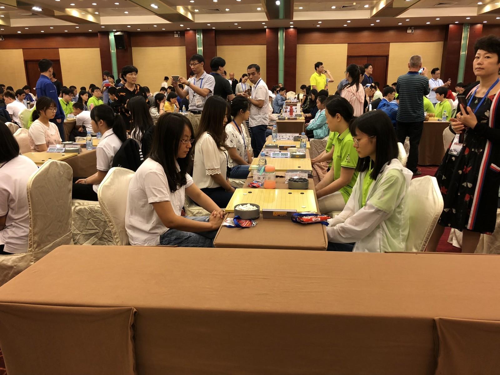 前方记者发来的首轮现场图片:2018年全国围棋团体赛(女子)第2轮对阵表