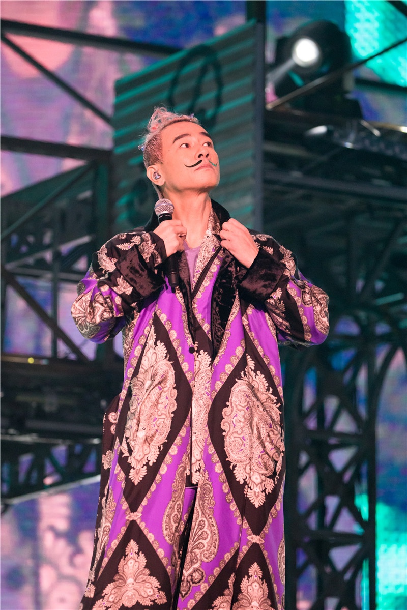 陈小春巡演登陆南京 打造科幻未来感主题舞台