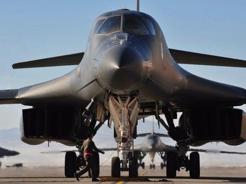 10架b1b轰炸机现身中东,冲突信号明确,伊朗:敢来就击落