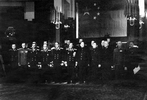 55年授衔,此人50年就获准少将军衔,苏联元帅都来捧场