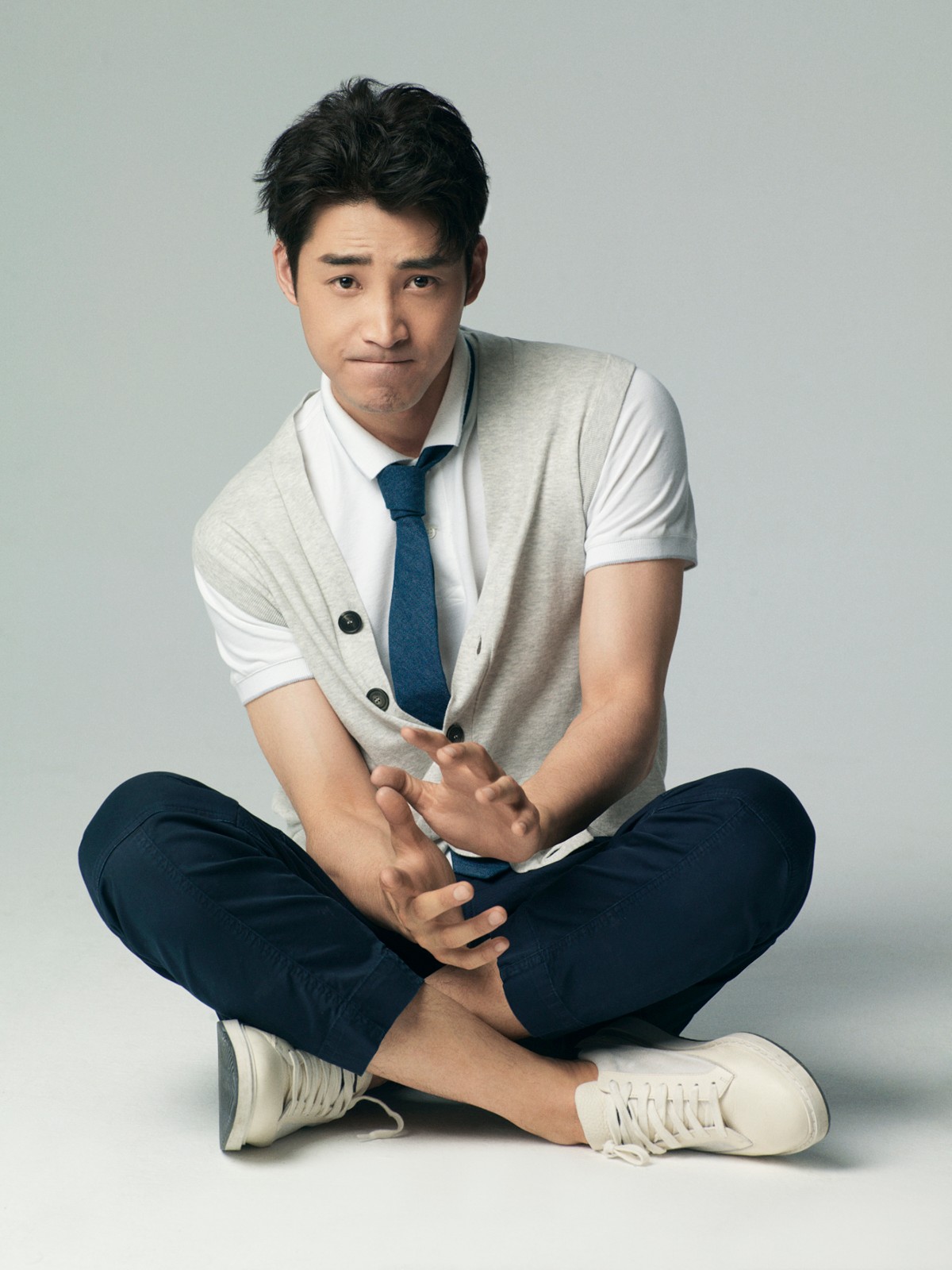 庞瀚辰新写真鬼马童趣 初显二分之一轻熟感